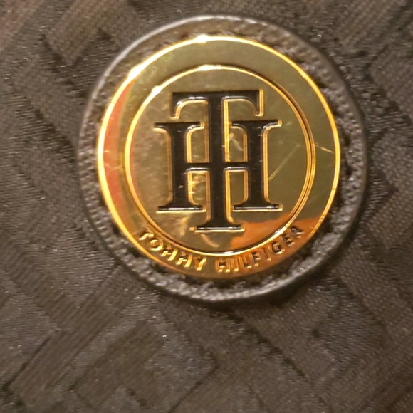 Tommy Hilfiger Handbags - Tommy hilfiger shoulder bag